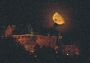 Mondaufgang hinter dem Schloss